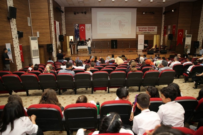Eyyübiye’de okullar arası halk oyunları yarışması