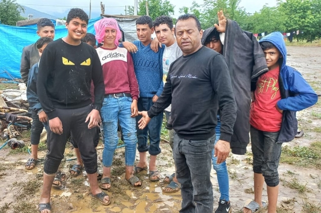 Urfalı işçilerin çadırları sular altında kaldı