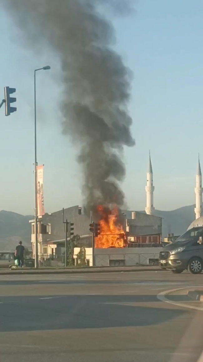 Bursa’da evin çatısında çıkan yangın korkuttu
