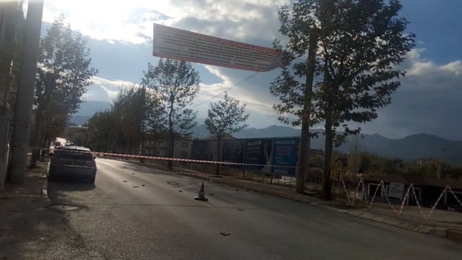 'TAPULU ARAZİMİZ' DEYİP YOLU TRAFİĞE KAPATTI