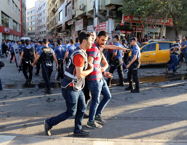 Fotoğraflarla Urfadaki Suriyeli Gerginliği