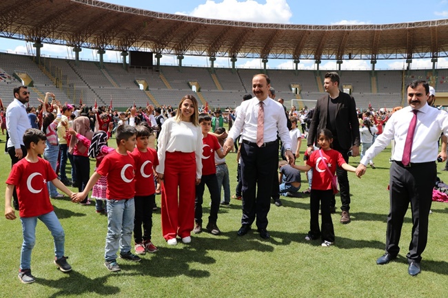 Çocuklar Bayramlarını Bayram Gibi Kutladılar