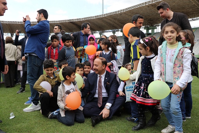 Çocuklar Bayramlarını Bayram Gibi Kutladılar