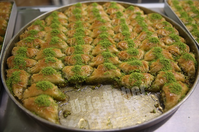 Üstüneller Baklavalarından Bayram Mesaisi
