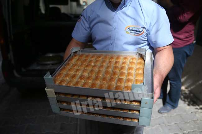 Üstüneller Baklavalarından Bayram Mesaisi