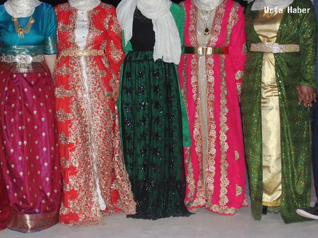 Yerel Kıyafetlerle Düğünlerde Renk Cümbüşü