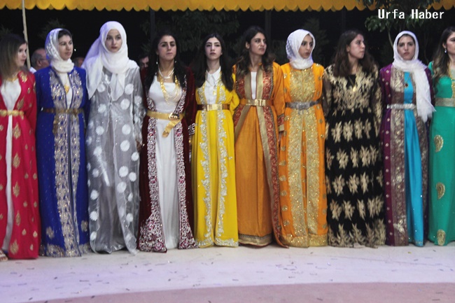 Yerel Kıyafetlerle Düğünlerde Renk Cümbüşü