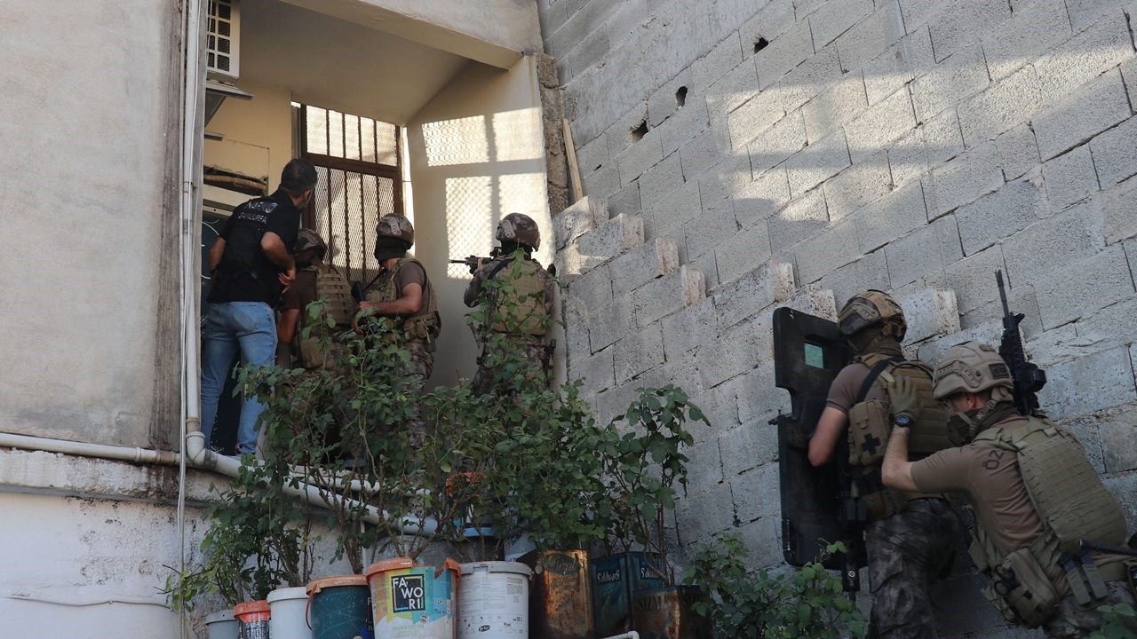 Şanlıurfa polisi 29 adrese uyuşturucu operasyonu düzenledi