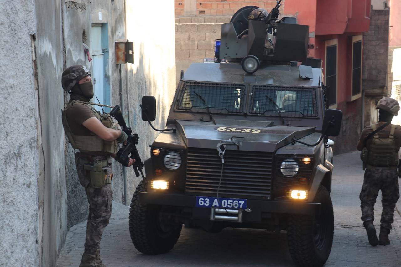 Şanlıurfa polisi 29 adrese uyuşturucu operasyonu düzenledi