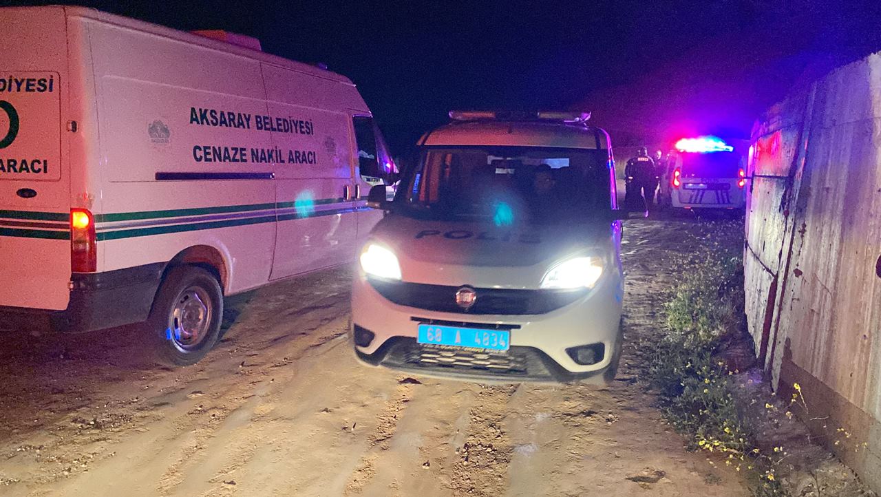 ÖLEN BORÇLUSUNUN MEZARINI AÇTI, CESEDİ YAKMAK İSTEDİ