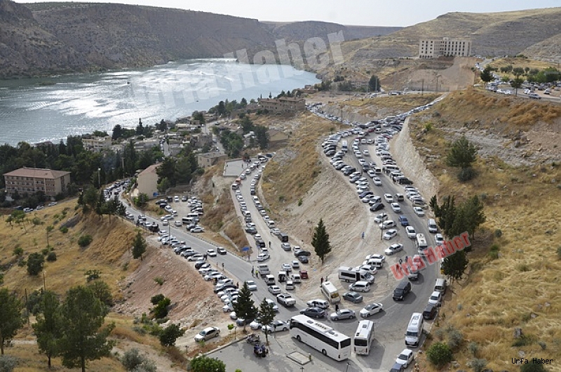 Halfeti'ye insan yağdı