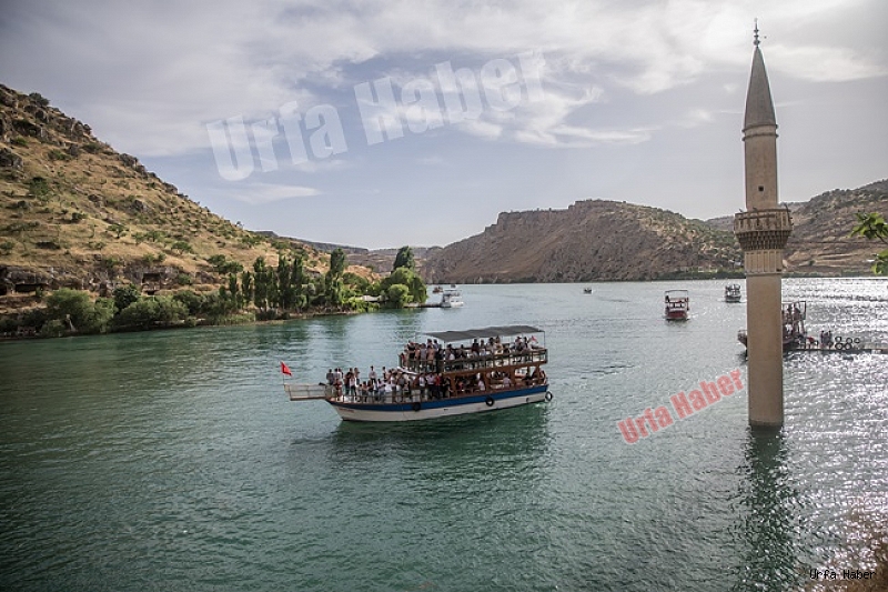 Halfeti'ye insan yağdı