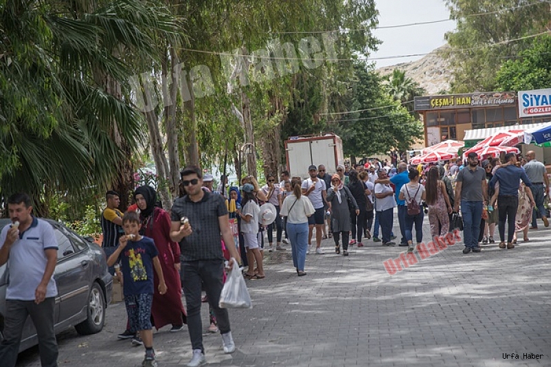 Halfeti'ye insan yağdı