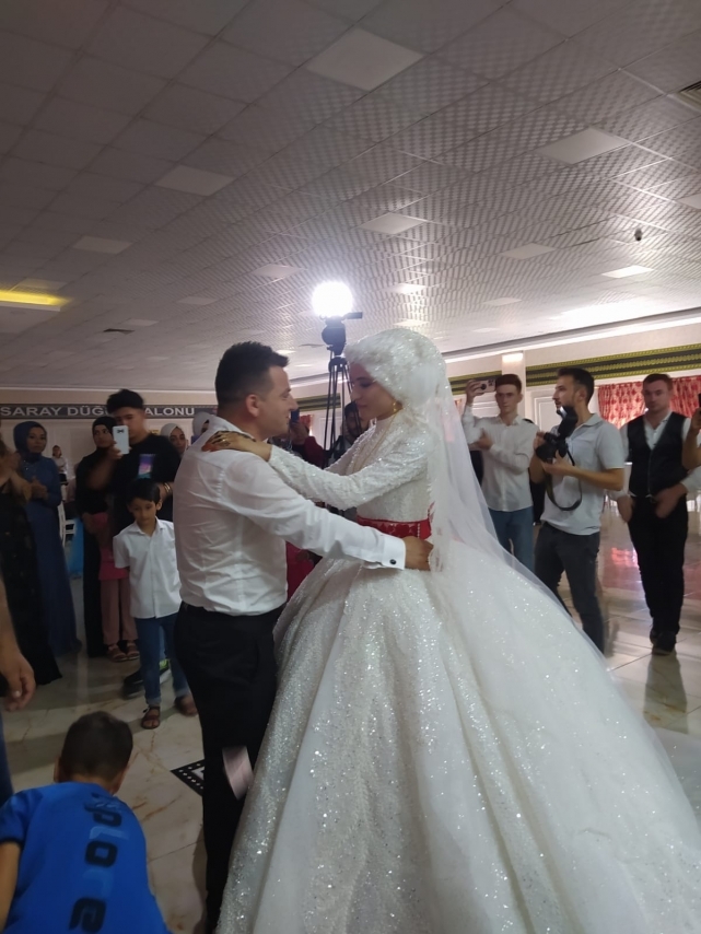 GENÇ İŞ İNSANI GÖRKEMLİ TÖREN İLE EVLENDİ