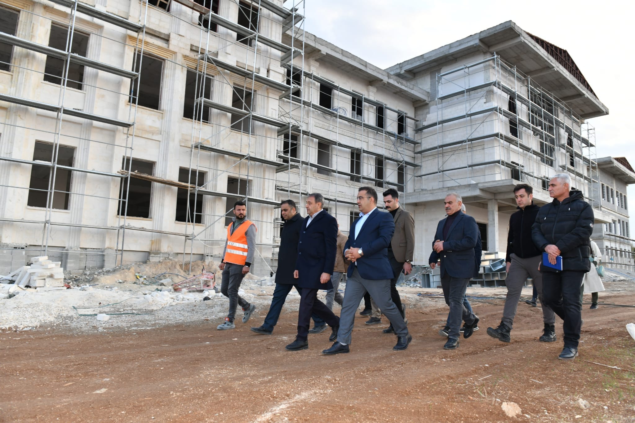 VALİ ŞILDAK, YENİ HÜKÜMET KONAKLARINI İNCELEDİ