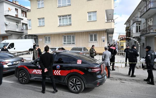 ANNE DEHŞETİ: 2 ÇOCUĞUNU ÖLDÜRDÜ BİRİNİDE AĞIR YARALADI