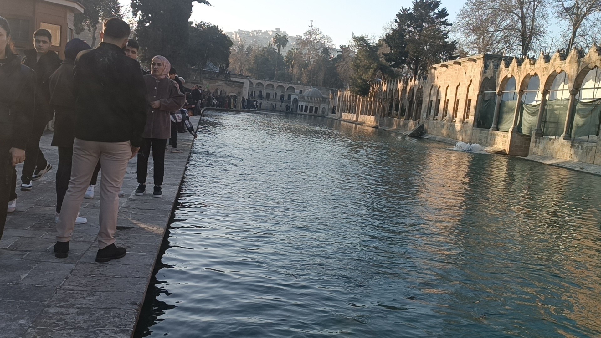 Kar Yağışı Sonrası Balıklıgöl'e Ziyaretçi Akını