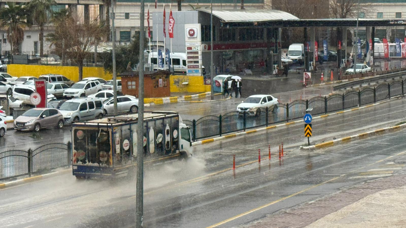 Şanlıurfa'da sağanak yağış etkili oluyor !