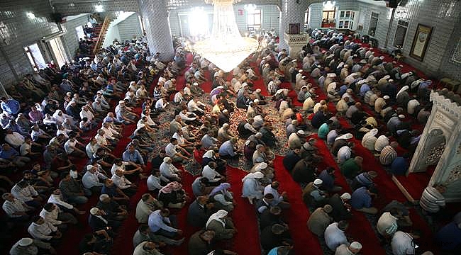 Cuma Namazı Camileri Doldurdu