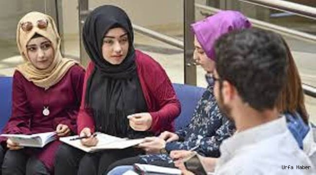 Dersten çıkıp seçim çalışmasına koşuyor
