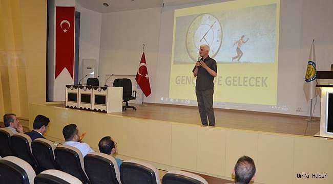HRÜ'den "Gençlik Gelecek" konferansı