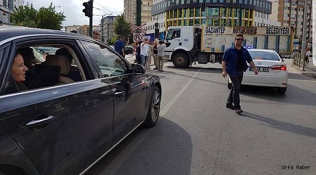 Akşener'e çöp kamyonu engeli