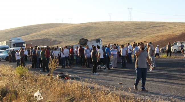 Tarım işçilerini taşıyan minibüs devrildi: 11 yaralı