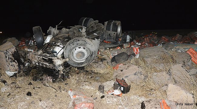 Urfa'da tır devrildi: 1 ölü
