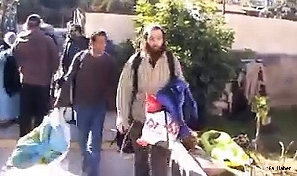İSRAİLLİLER FİLİSTİNLİLERİN EVİNİ GASP EDİYOR