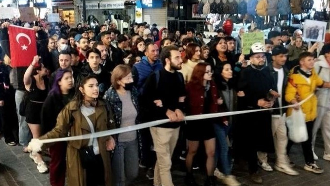 İzmir’de Üniversite Öğrencileri Adalet İçin Yürüdü!