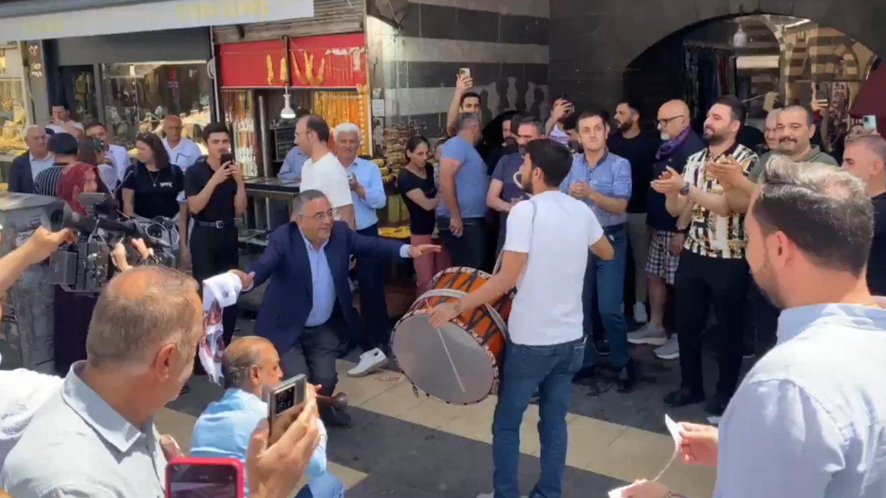 PKK Silah Bıraktı, Diyarbakır Halayda