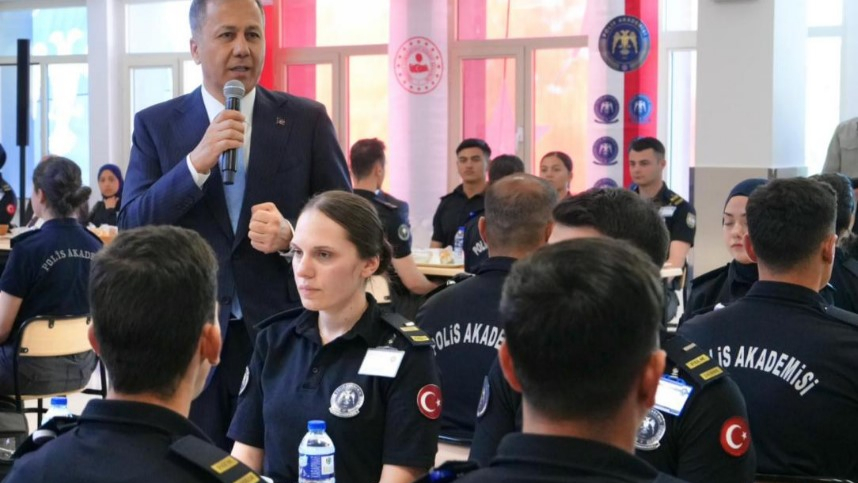 Polis Akademisinden Mezuniyet Müjdesi!