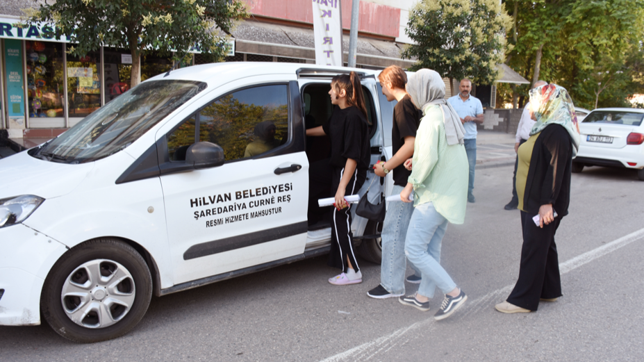 Hilvan Belediyesi YKS Öğrencilerine Ulaşım Desteği Sağladı