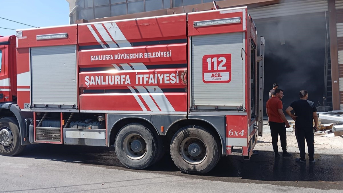 Şanlıurfa'da Boya Fabrikası Yandı!