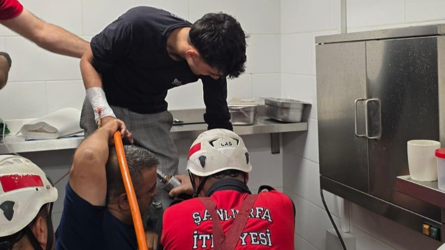 Makineye Kaptırdığı Elini Hastanede Kurtardılar!