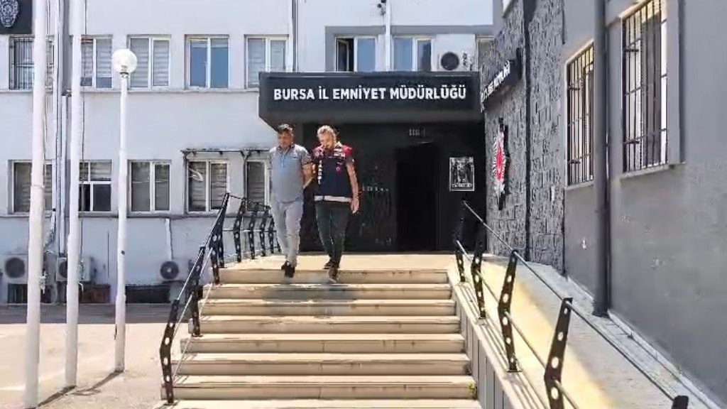 Sahte Kaymakam, Resmi Tören Düzenleyip Herkesi Kandırdı!