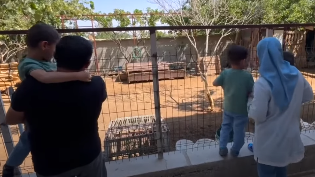 Koruyucu aile oldukları üçüzlerle evleri mutluluk doldu!