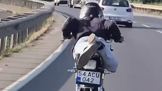 Trafikte Ölümle Dans! Tehlikeli Sürüş Tepki Çekti!