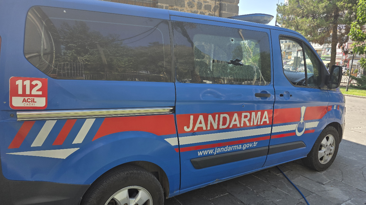 Siverek’te Jandarma Aracına Saldırı Anının Görüntüleri Ortaya Çıktı