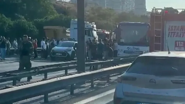 TEM Otoyolu’nda Ölümcül Kaza!Araç Kuyrukları Oluştu Ölü Var!