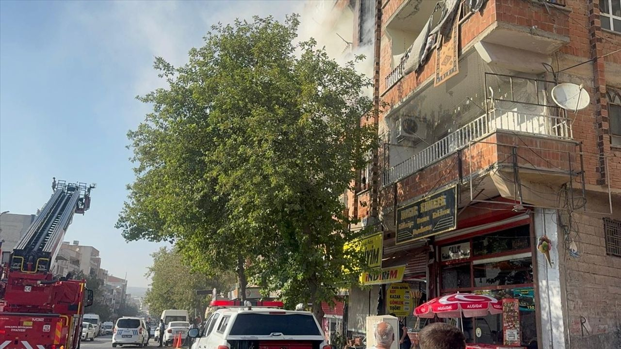 Şanlıurfa’da Çıkan Apartman Yangını Kontrol Altına Alındı