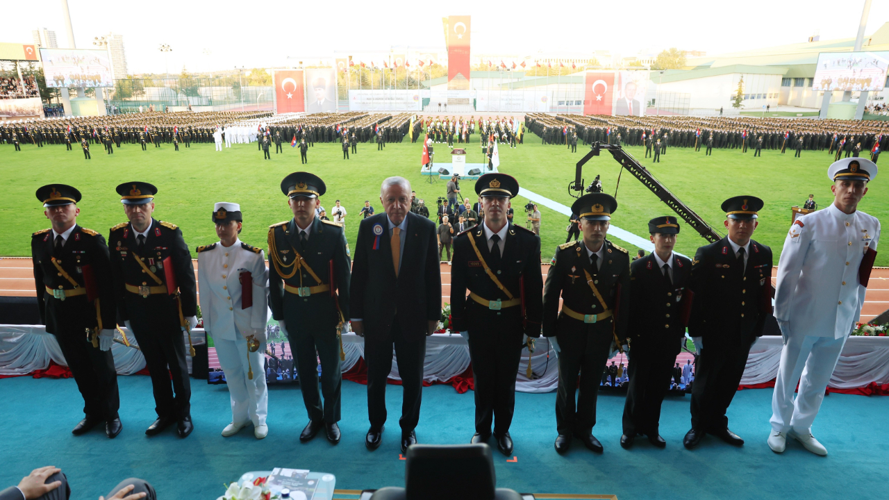 Cumhurbaşkanı Erdoğan’dan Mezuniyet Töreninde Gençlere Mesaj: “İz Bırakın”