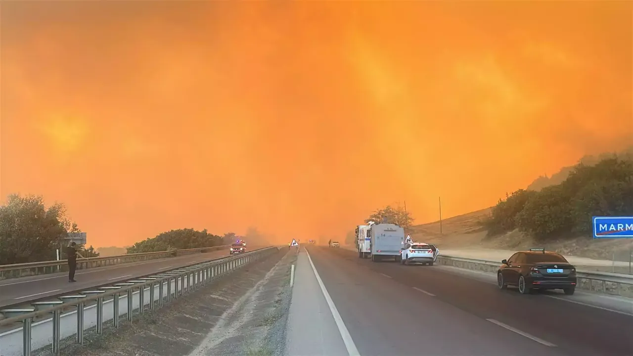 Bursa’da Orman Yangını Evlere Yaklaştı, Yol Kapandı