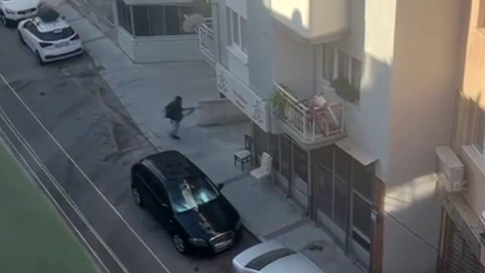 İzmir'de Polis Karakoluna Saldırı: 2 Şehit, 6 Yaralı