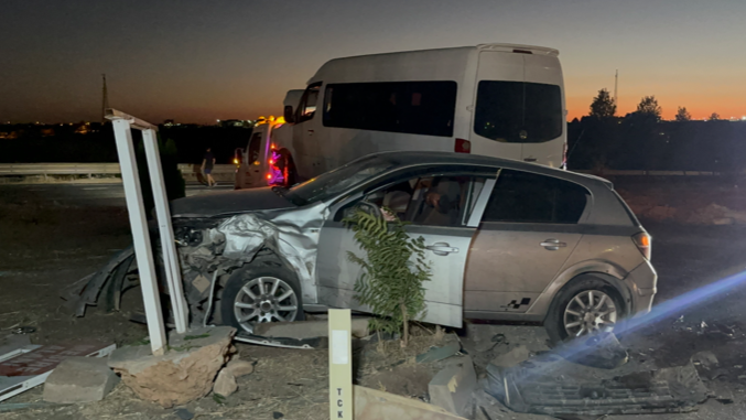 Minibüsle Otomobil Çarpıştı, 12 Yaralı