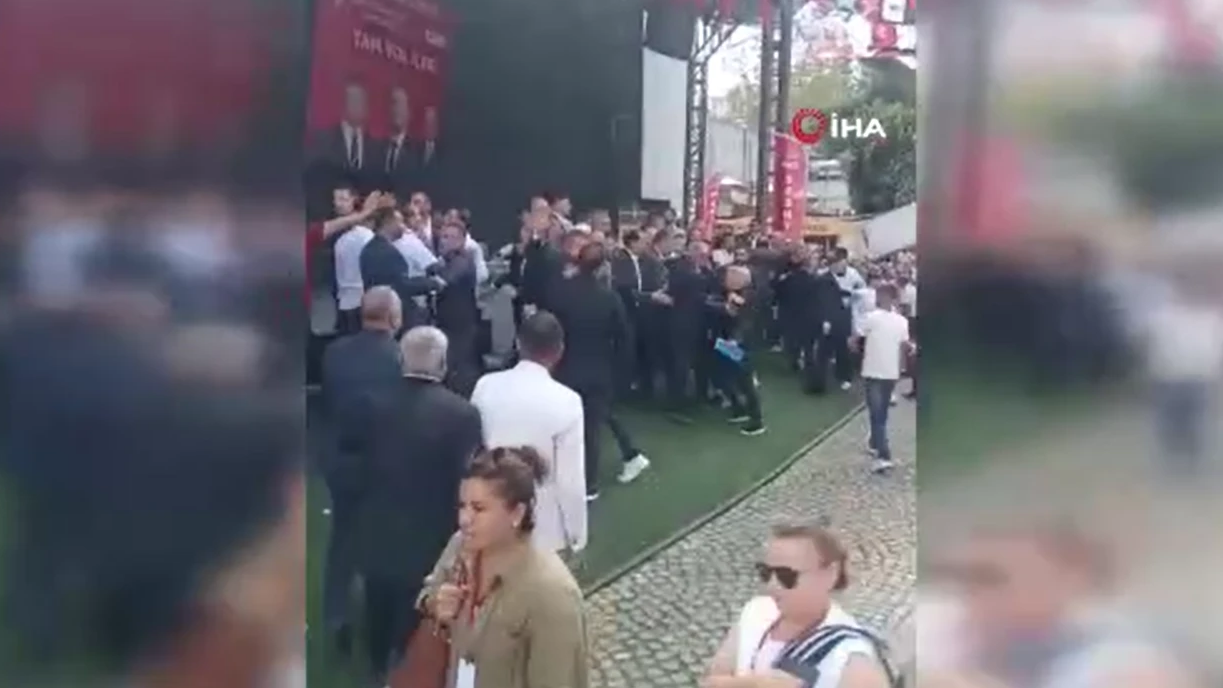 CHP Esenyurt Kongresinde Yumruklu Kavga Çıktı