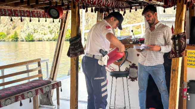 Şanlıurfa’da Jandarmadan Teknelere Sıkı Denetim