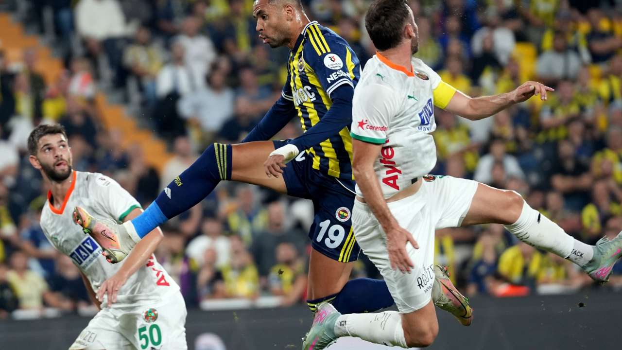Corendon Alanyaspor, ilk yarıda üstünlük sağladı