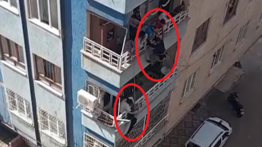 Down Sendromlu Çocuk Balkondan Son Anda Kurtarıldı