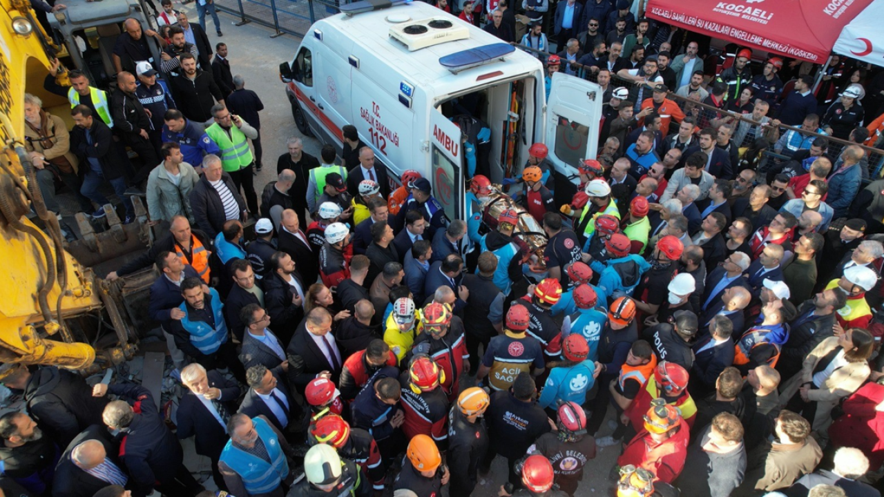 Gebze’de Çöken Binadan Umut: Dilara Sağ Kurtarıldı